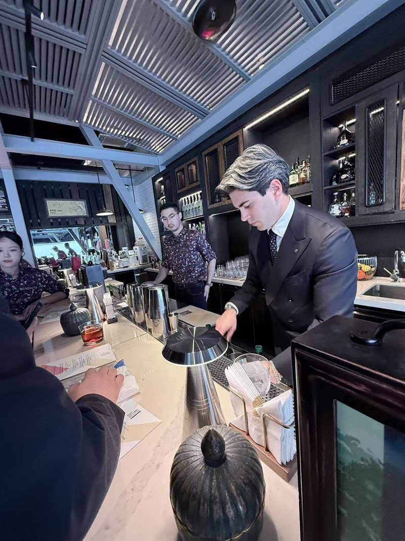 MO Bar 现场出品与工作台